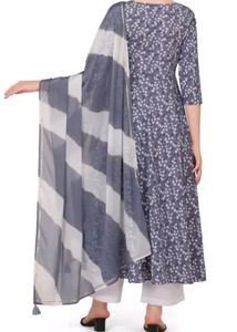 Women Crepe Kurta and Dupatta Set