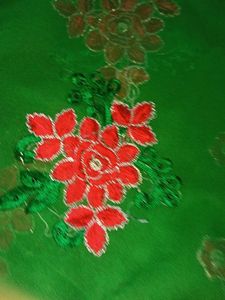 Green 💚 Colour Rose 🌹 Design Unstitched Suit.