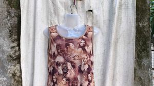 43119. Graphic Print Tank Top