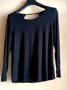 Black Solid Women&#39;s Top