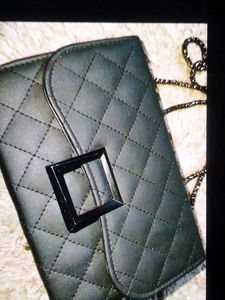 Chic Black Quilted Crossbody Bag