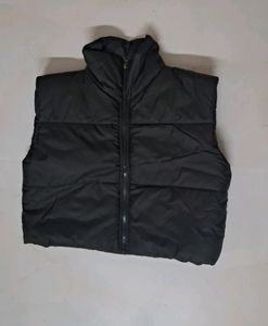NEW BLACK HALF PUFFER JACKET GRABBB THISS DEALLL