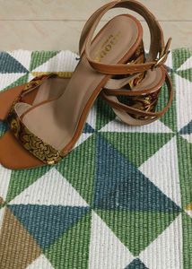 Maroon - Golden Toned Heel