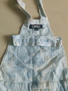 Forever 21 solid denim short dungaree(never used because of size)