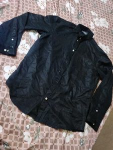 Dark Black Men&#39;s Shirt