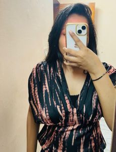 Chic Abstract Print V-Neck Top
