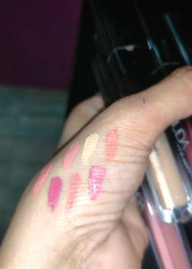 Huda Beauty Set Of 7 Lipstick