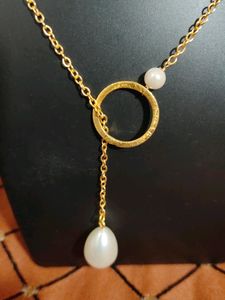 Dangling Pearl Necklace
