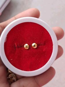 Beautiful New Dimond Cut Studs