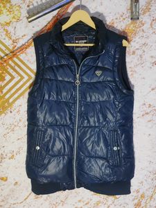 Sleeveless half jackets