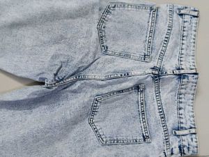 Light Wash Straight Leg Jeans