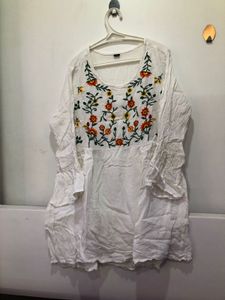 Floral Embroidered Top 🌷
