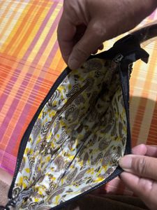 Zaik Shoulder Bag