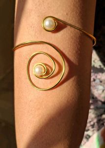 Pearl & Gold Arm Cuff