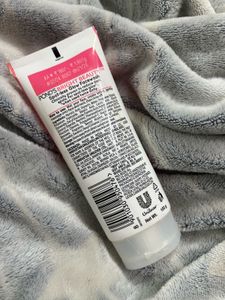 Pond&#39;s Bright Beauty Facewash