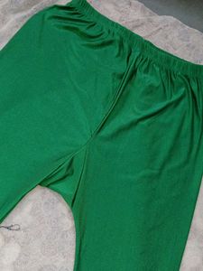 Green Shiny Leggings For Regular Use
