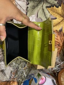 sale alert 🔔 🔥🔥🔥🔥🔥Small Sling Handbag