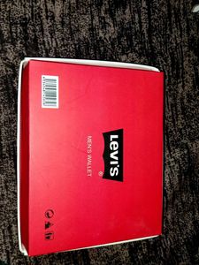 Levi&#39;s Men&#39;s Wallet - New in Box