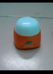 Mini Shampoo And Vitamin C Face Cream