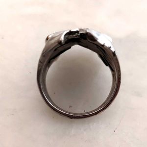 Bold Gothic Skull Ring - Vintage Silver Finish