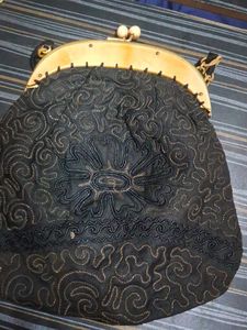 Vintage Embroidered Kiss Lock Purse