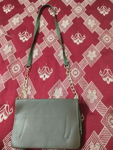 CHARLES &amp; KEITH