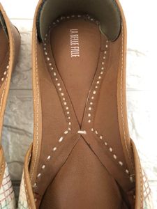 Thread Work Punjabi Juttis