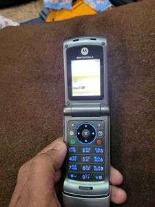 Motorola W370 Flip Phone
