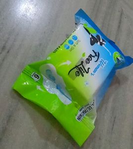 Super Alovera Papaya Pads With Onion Chips.