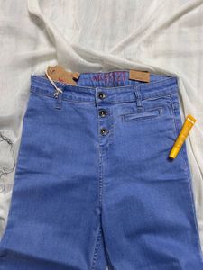 BRANDNEW Globus Jeans😍😍