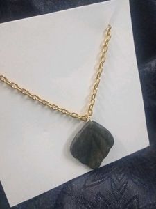metallic scallop necklace