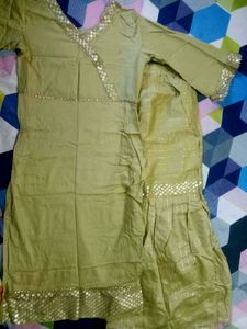 &#34;Elegant Garara Suit for Girls &amp; Women – Like New,
