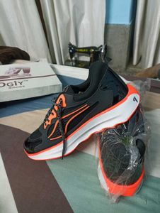 Men&#39;s Black and Orange Running Shoes