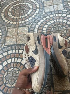 Nike Air Max 90 - Well Worn