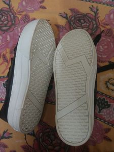 Levi&#39;s Black Casual Shoes