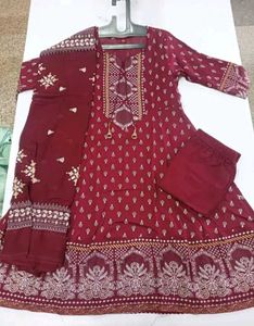 woman&#39;s Rayon printed anarkali kurti with pant and