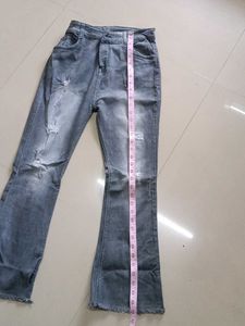 Stretchable Ripped Flare Jeans