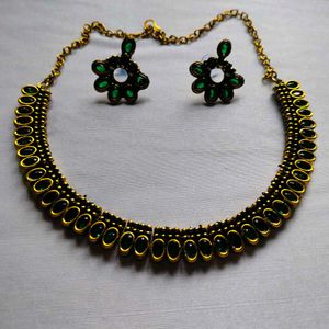 Green Stone Necklace Set