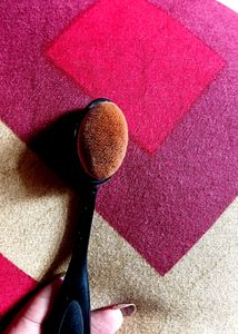 BEAUTIFUL MAKEUP OVAL FOUNDATION DESIGNED BRUSH