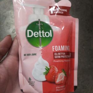 Handwash And Lip Balm + Refil Dettol Handwas