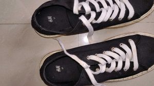 H&amp;M black sneakers with FREEGIFT