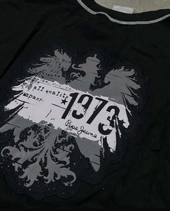 Black Sleeveless Graphic Tee