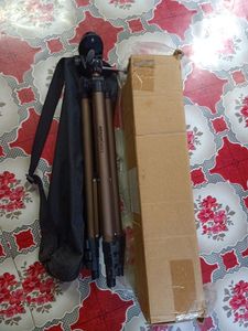 Amazon Basics Tripod
