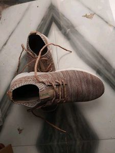 New Ucb Unisex Shoes Size 7