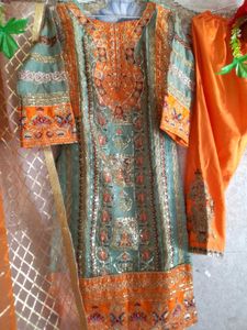Elegant Pakistani Suit
