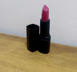 Avon Ultra Perfectly Matte Lipstick