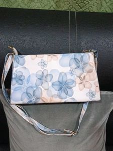 🎀Cute Sling Bag At Affordable Price 🎀