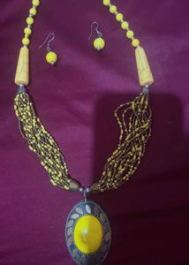 Yellow Pendant Necklace with earrings