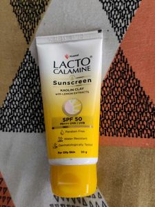 Lacto Calamine Kaoline Clay Lemon Extract Sunscree