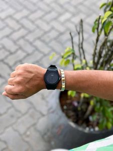Black SARA Watch